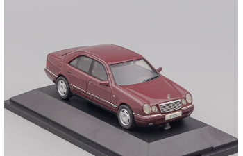 MERCEDES-BENZ E320 Avantgarde, dark red