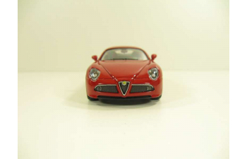 ALFA ROMEO 8C, вишневый