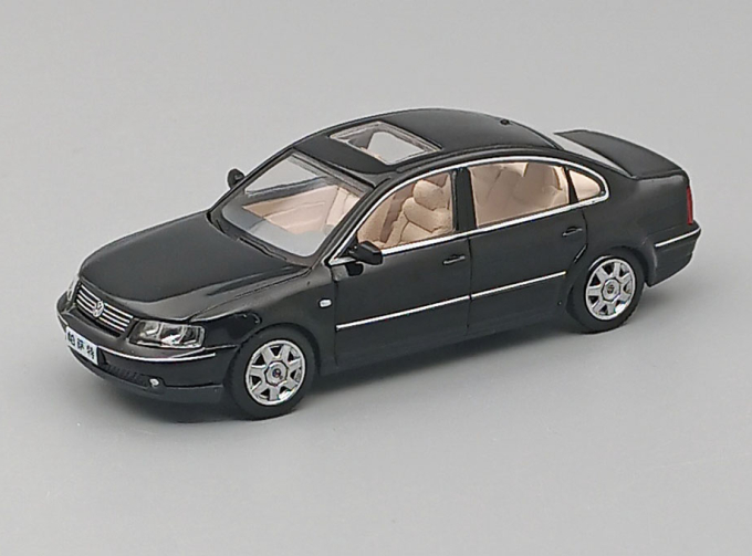 VOLKSWAGEN Passat (B5), black