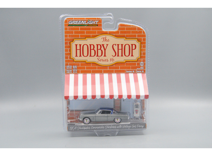 STUDEBAKER Commander Starliner с бензоколонкой Wayne 505 Gas Pump "Chevron Supreme" (1954), Silver/Blue (Greenlight!!!)