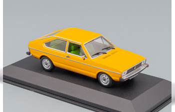 VOLKSWAGEN Passat (1975), yellow