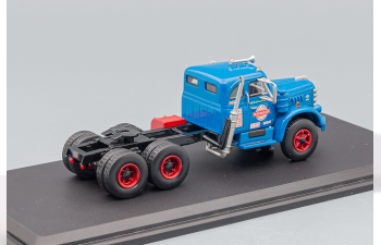 DIAMOND T 921B towing vehicle (1955), blue black red