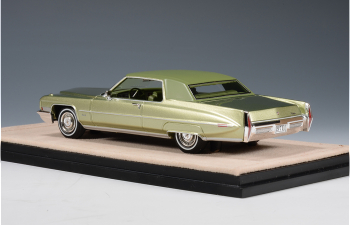 CADILLAC Coupe Deville (1971), Cypress Green Metallic