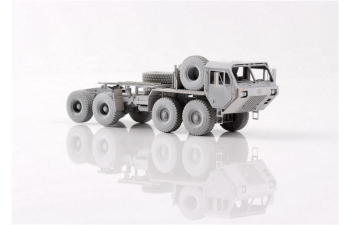 Сборная модель USA M983A2 HEMTT Tractor and Soviet Минский 7410 tractor COMBO