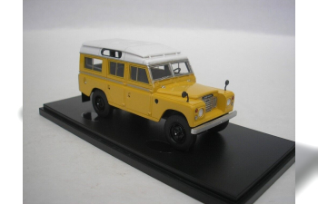 LAND ROVER 109 Series III (ochre-yellow)