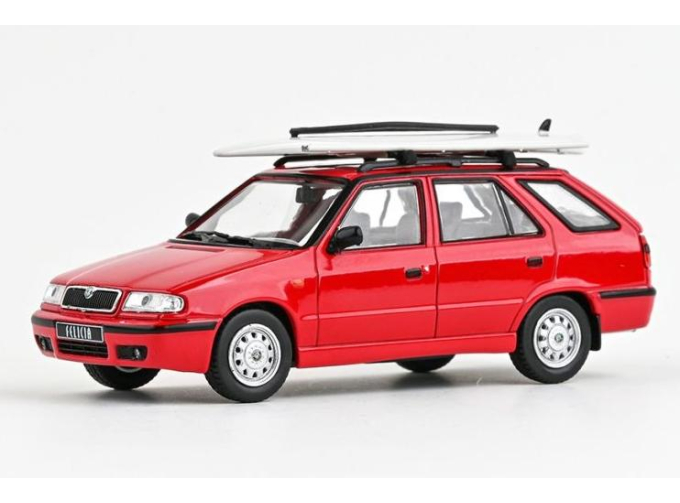 SKODA Felicia FL Combi (1998), красный с багажником на крыше и доской для серфинга