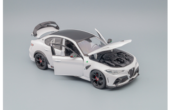 ALFA ROMEO Giulia GTAm (2020), white metallic