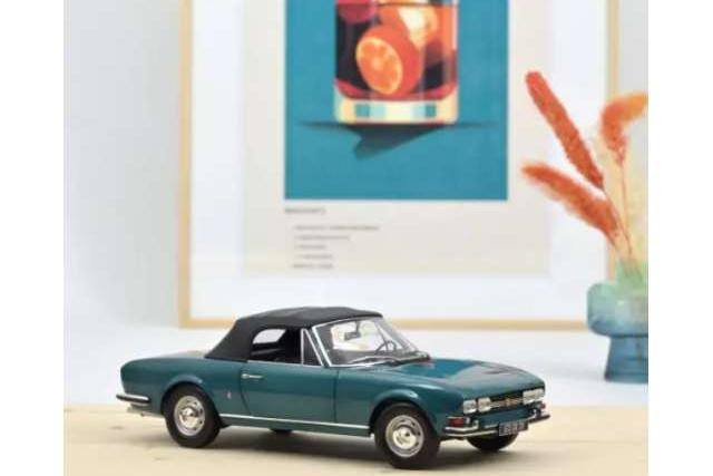 PEUGEOT 504 Cabriolet (1969), blue metallic