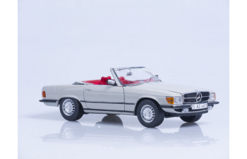 MERCEDES-BENZ 350 SL Open Convertible (1977), pastell grau