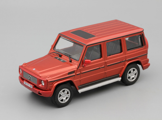 MERCEDES-BENZ G-Class G500, orange metallic