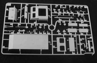 Сборная модель PzKpfw.II(F) Sd.Kfz.122 w/UE Trailer