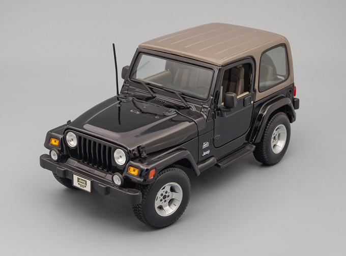 Jeep Wrangler Sahara черный