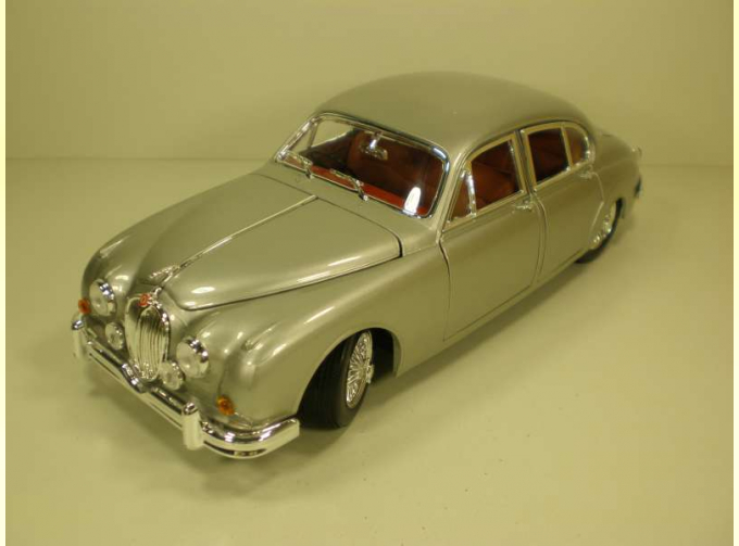 JAGUAR Mark II (1959), Gold Collection 1:18, серебристый