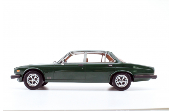 Jaguar XJ6 1982 (green)