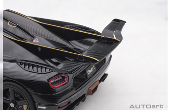 Koenigsegg One:1 2014 (clear carbon fiber/gold stripes)