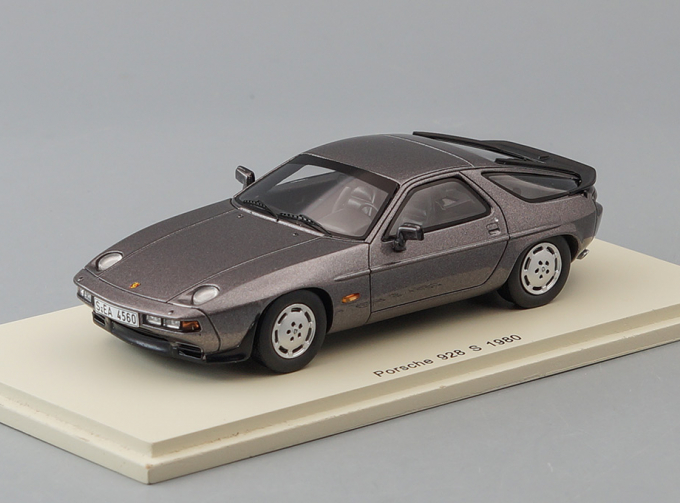 PORSCHE 928 S 1980 grey