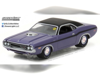 DODGE Challenger R/T HEMI (1970), purple with black stripes 