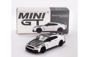 NISSAN GT-R NISMO (2024), white/black