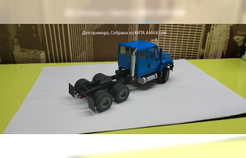 Сборная модель INTERNATIONAL 7600 с двигателем Caterpillar C13, МКПП Eaton