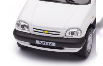 NIVA CHEVROLET (2003), белый