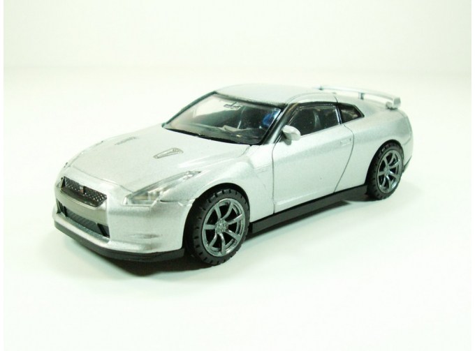 NISSAN GT-R (2009), silver