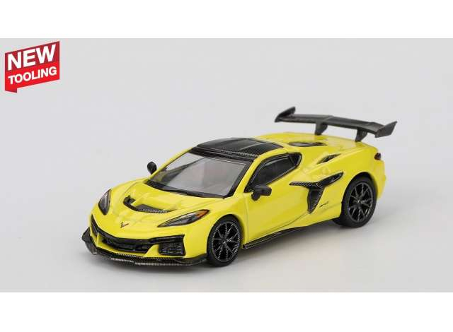 Chevrolet Corvette C8 ZR1, accelerate yellow 2025