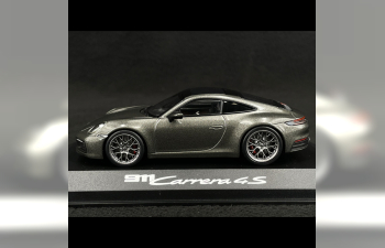 PORSCHE 911 (992) Carrera 4S, green black