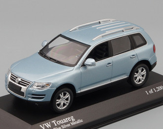 VOLKSWAGEN Touareg (2006), silver