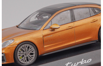 (Уценка!) PORSCHE Panamera Turbo E-Hybrid (G3) (2024), Madeira gold metallic