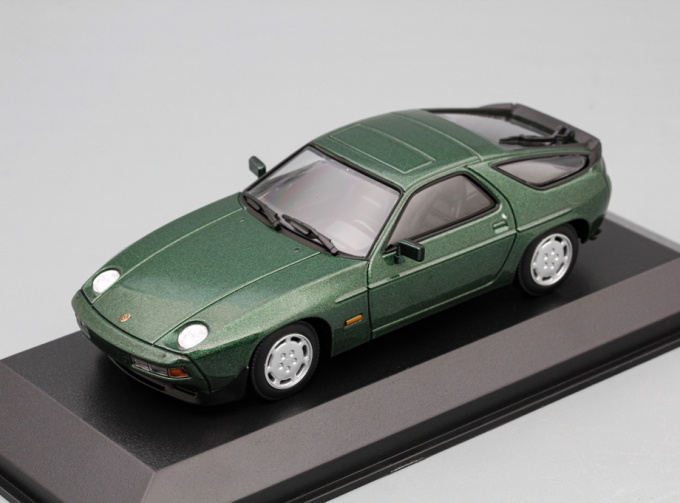 PORSCHE 928 S (1979), green metallic