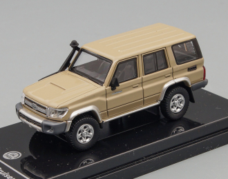 TOYOTA LAND CRUISER 76 (2014), sand