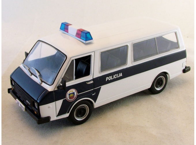 РАФ 22038 Полиция Латвии, Полицейские Машины Мира 44, белый с синим