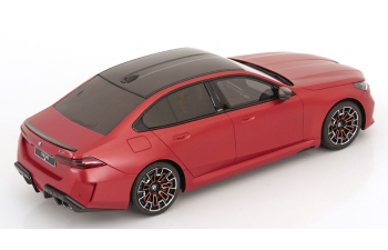 BMW M5 (G90) (2025), frozen orange metallic