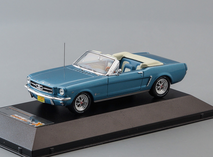 FORD MUSTANG Convertible (1965), light blue