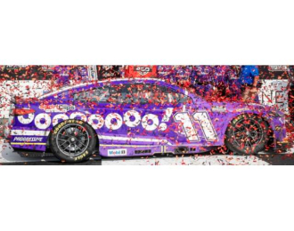 Toyota Camry XSE #11 Denny Hamlin *Yahoo!*, purple/white 2025