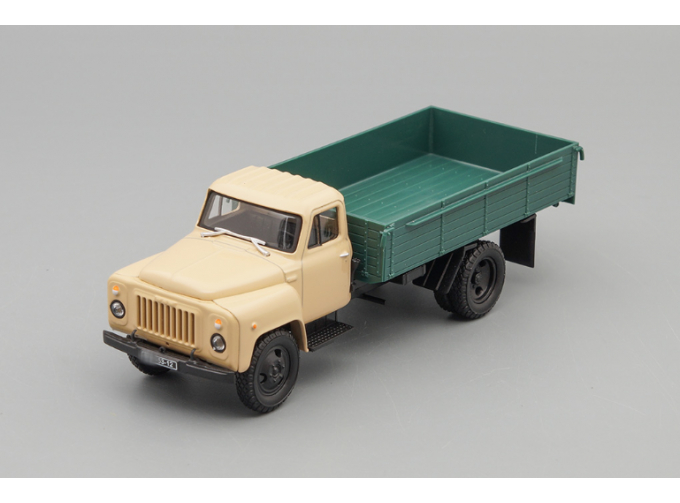 Горький 53-12 бортовой, бежевый / зеленый