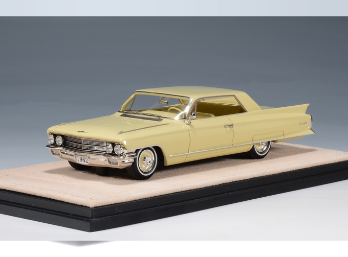 CADILLAC Coupe Deville (1962), Maize