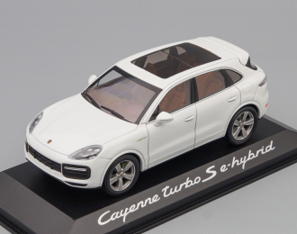 Porsche Cayenne Turbo S e-hybrid (white)