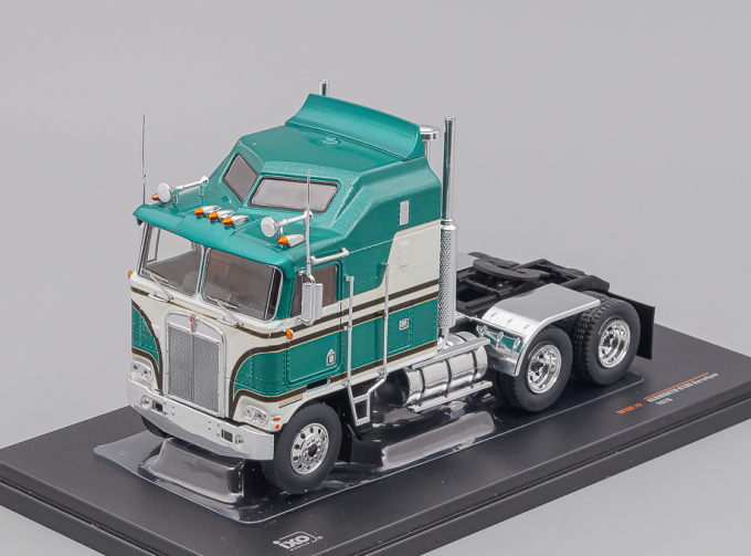 KENWORTH K100 Aerodyne towing vehicle (1976), greenmetallic white