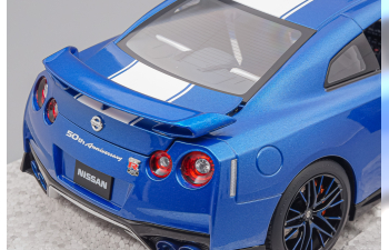 NISSAN Skyline Gt-r (r35) With Engine And Accessories (2016), Blue White