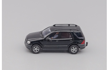 MERCEDES-BENZ ML-Class (W163) with Trailer, black / gray