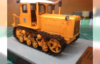 Т-75 трактор (желтый, чистый)