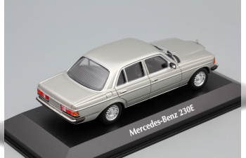 MERCEDES-BENZ (W123) 230E - 1982 - SILVER METALLIC