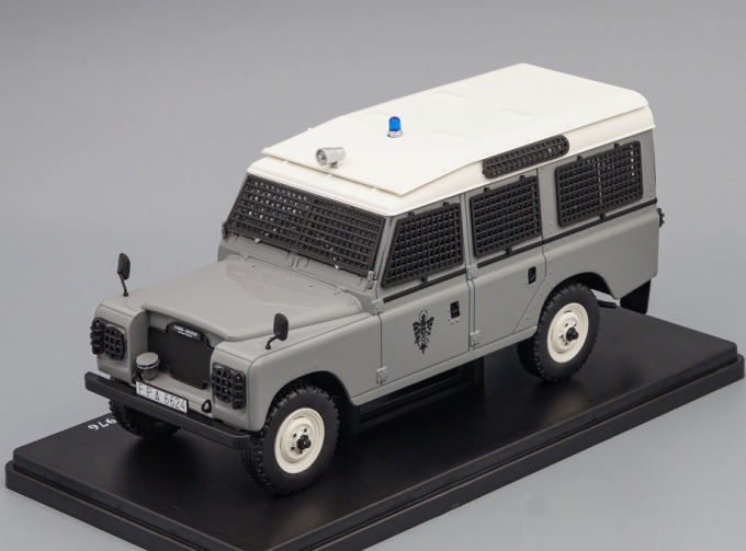 LAND ROVER Santana 109 Policia Armada 1976, grey / white