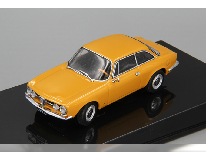 ALFA ROMEO 1750 GTV LH DRIVE / SENFGELB (1967), yellow