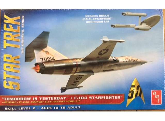 Сборная модель Star Trek F-104 Starfighter.