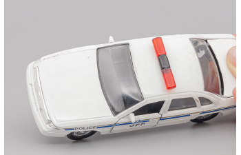 FORD Crown Victoria Police, white