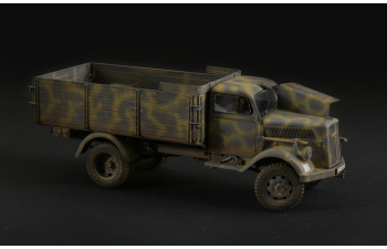 Сборная модель OPEL Blitz Type A 4x4 Truck Military 2-assi 1942