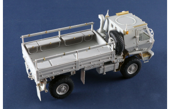 Сборная модель M1078A1P2  2.5 Ton LMTV Cargo Truck