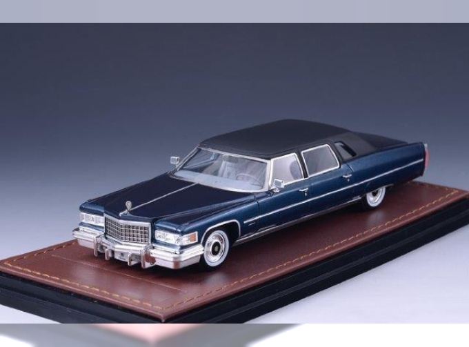 CADILLAC Series 75 Fleetwood 1976 Blue